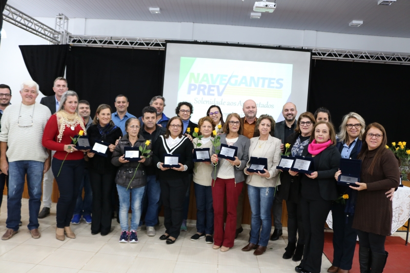 Aposentados recebem homenagem
